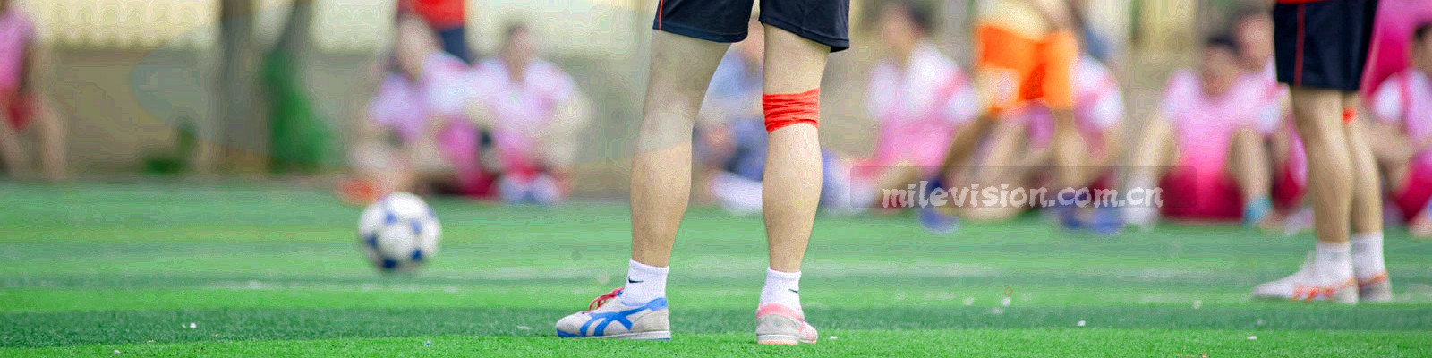 冰蓝色角球数更新公告条幅，带有华东、华南、华北赛区与赛事标签